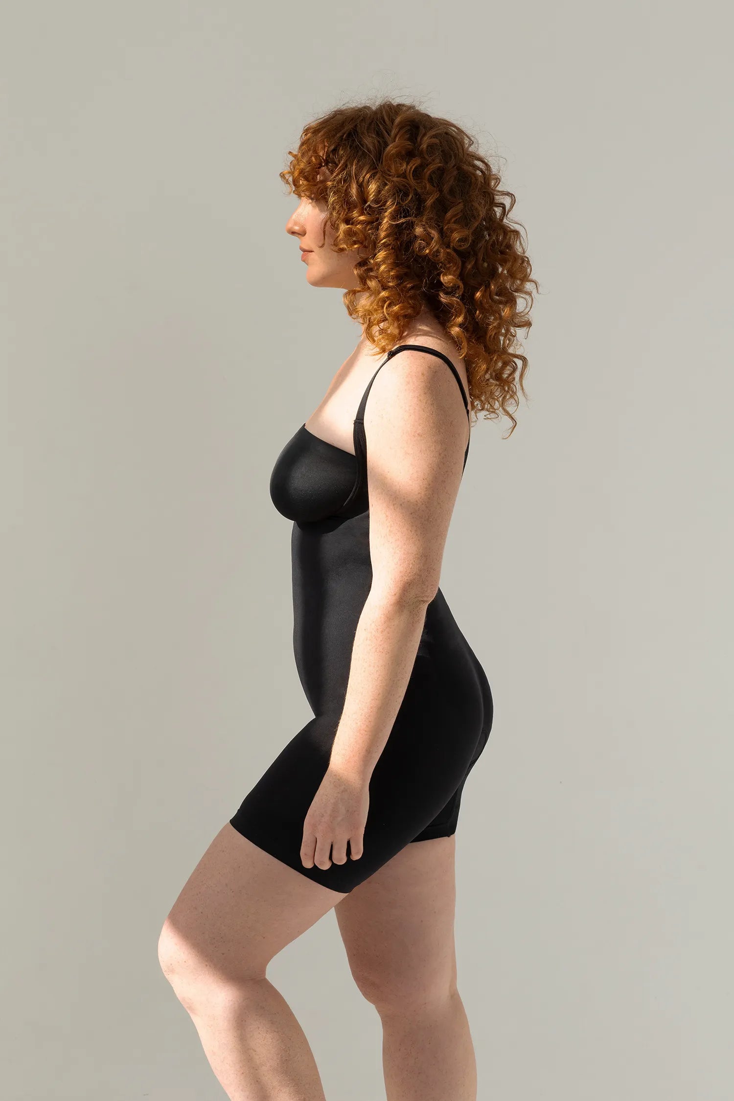 מחטב מפתח חזה פתוח בצבע שחור