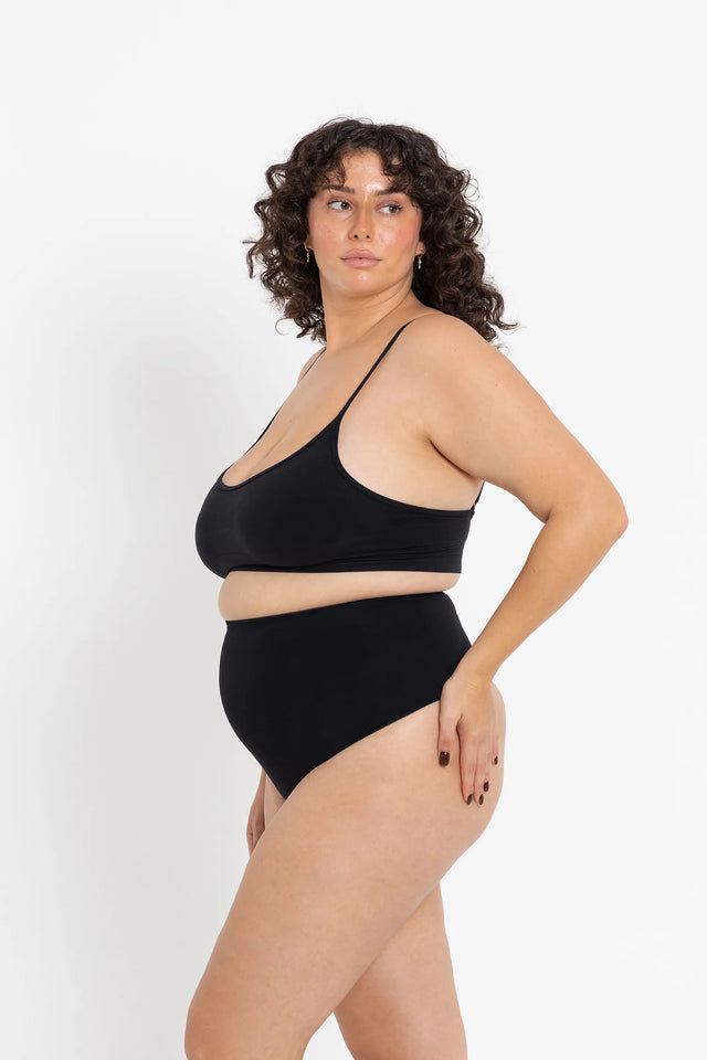 תחתון חוטיני מחטב צבע שחור